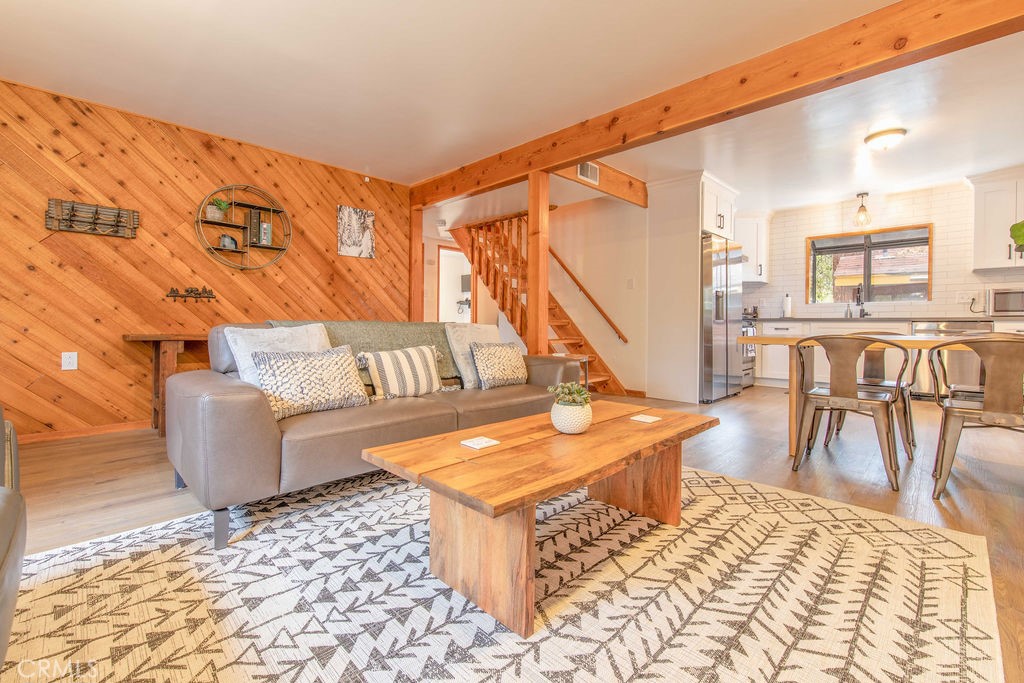 300 Los Angeles Avenue