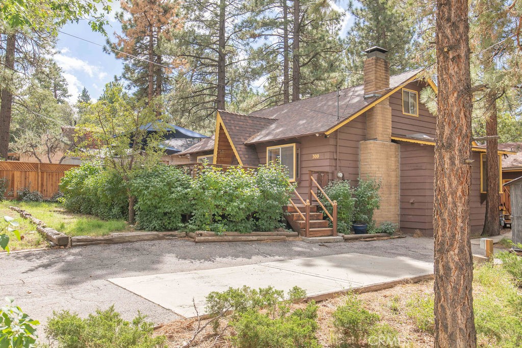 300 Los Angeles Avenue