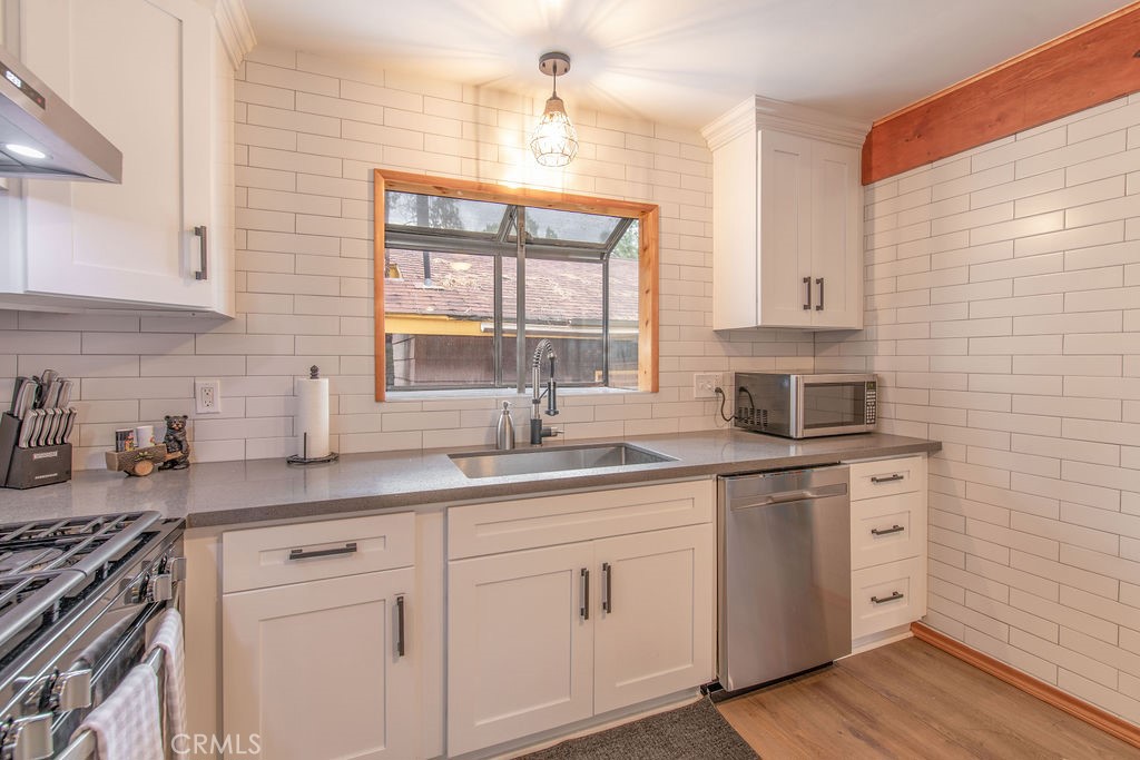 300 Los Angeles Avenue