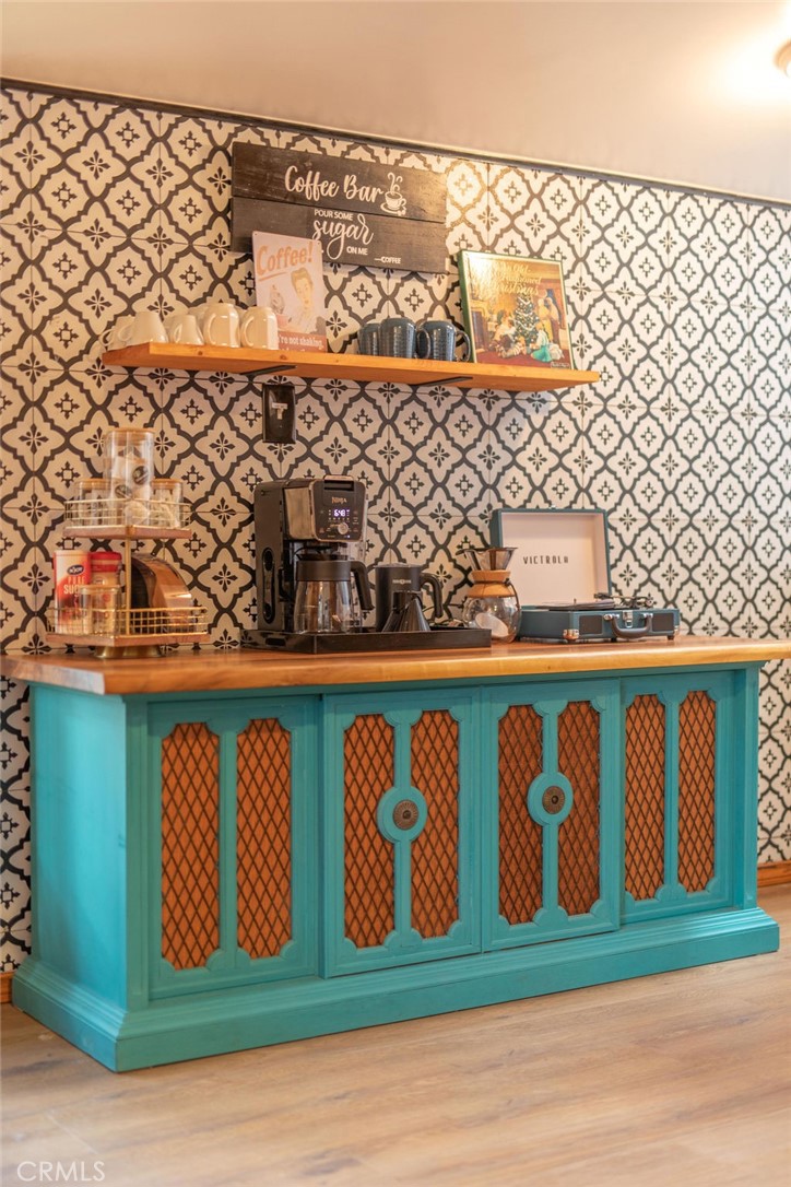 300 Los Angeles Avenue