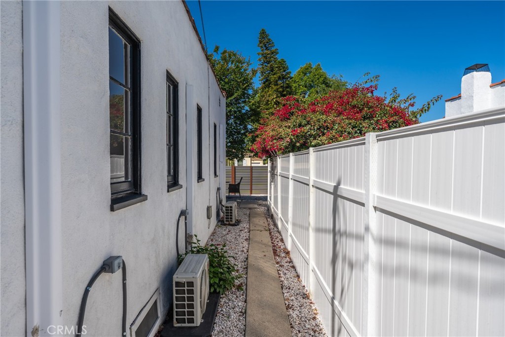 5512 Willowcrest