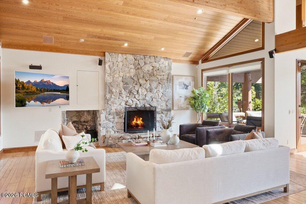 2555 Larkspur Drive