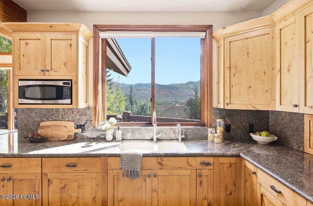 2555 Larkspur Drive