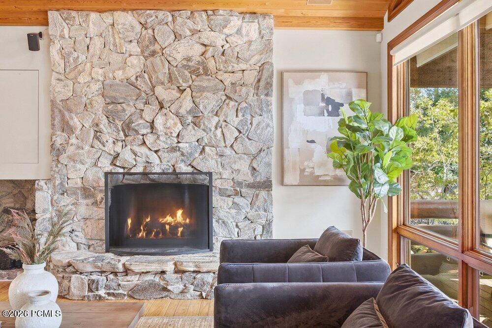 2555 Larkspur Drive