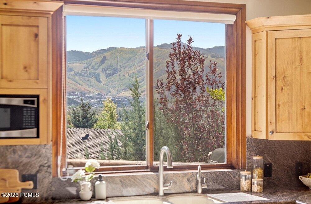 2555 Larkspur Drive