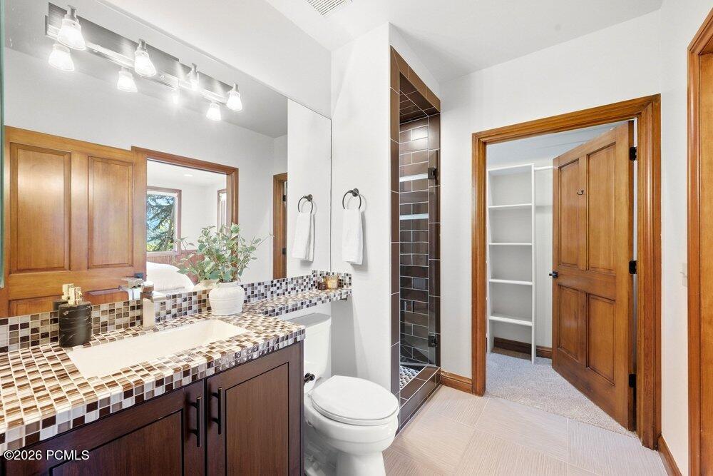 2555 Larkspur Drive