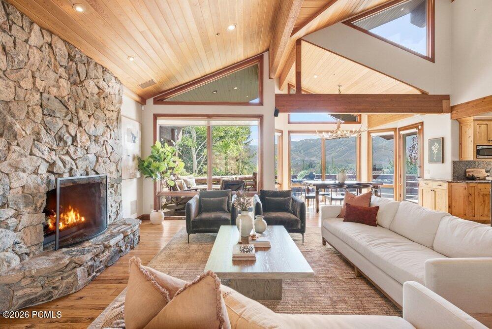 2555 Larkspur Drive
