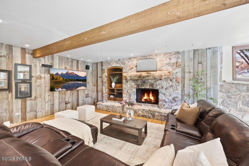 2555 Larkspur Drive