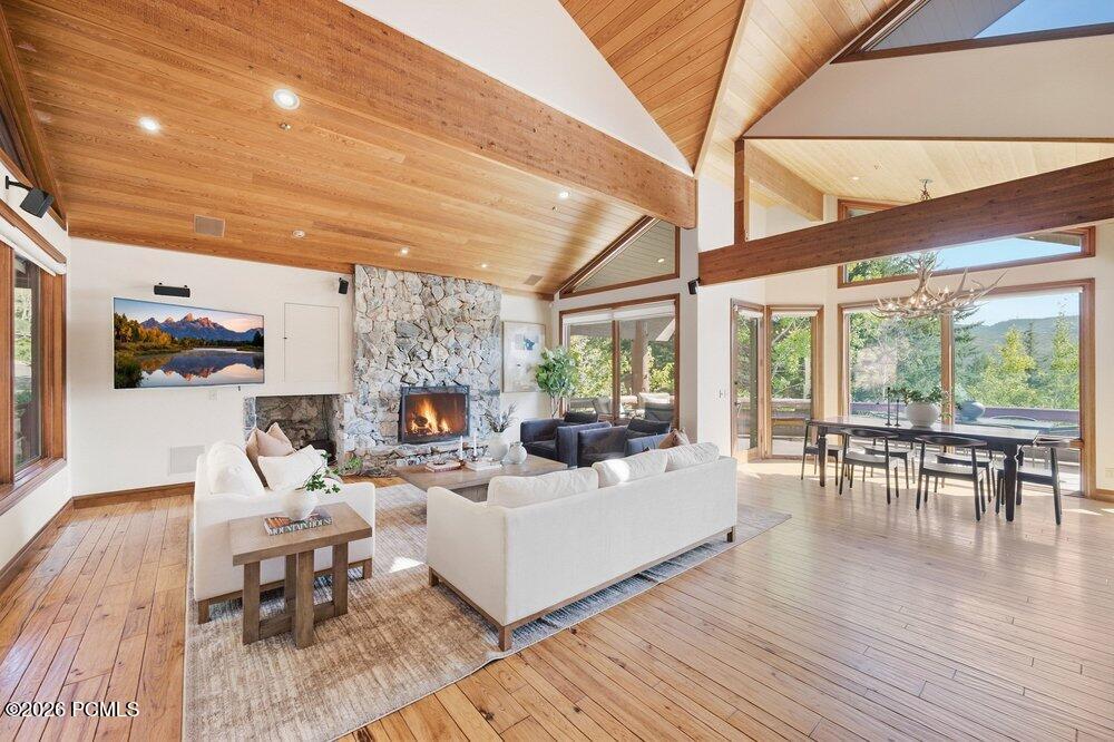 2555 Larkspur Drive
