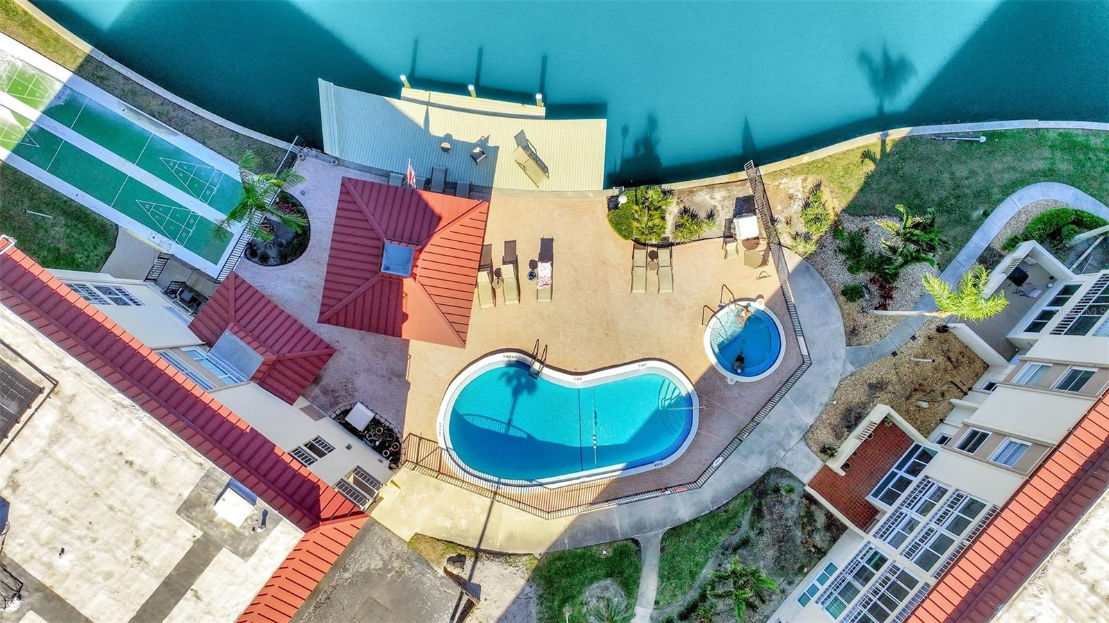 113 ISLAND WAY #241