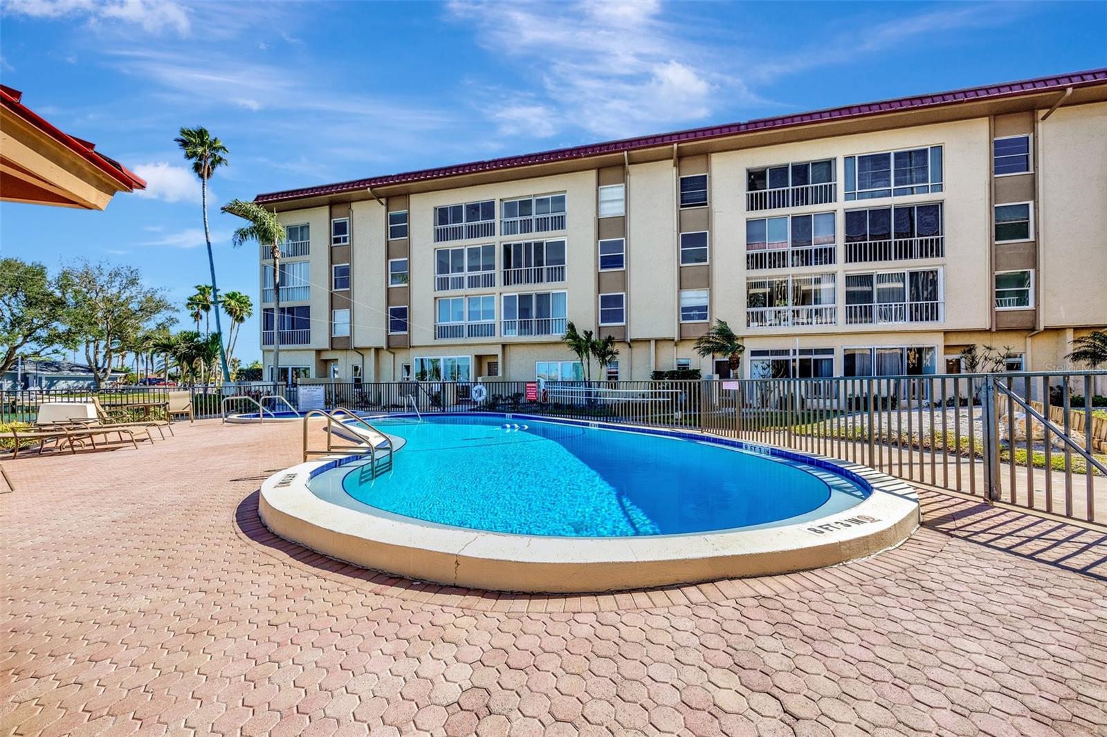113 ISLAND WAY #241