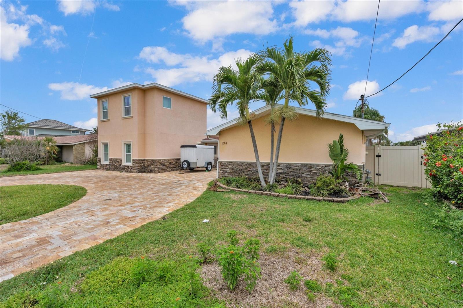 213 LEEWARD IS