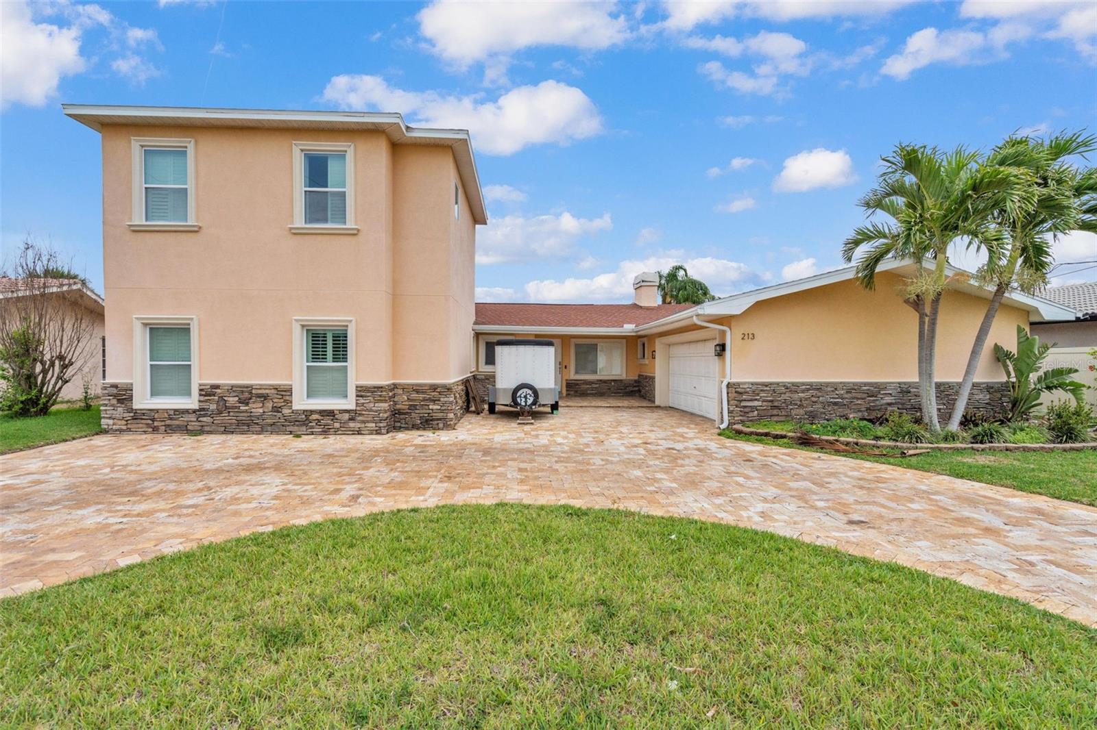 213 LEEWARD IS