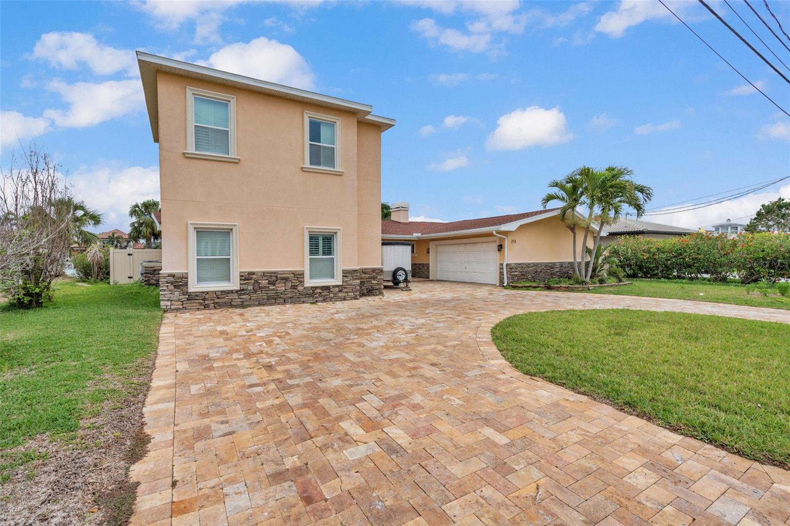 213 LEEWARD IS