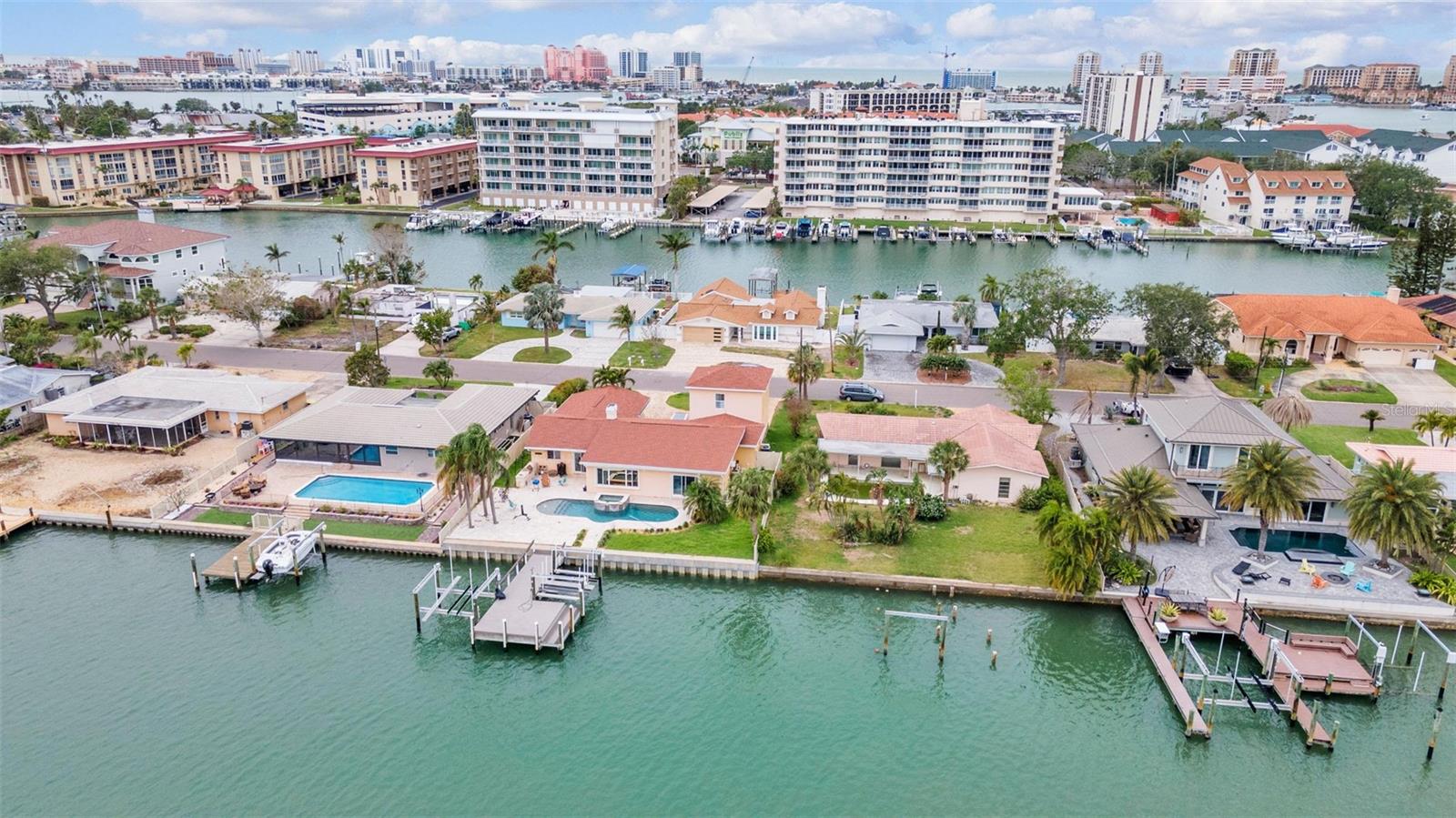 213 LEEWARD IS