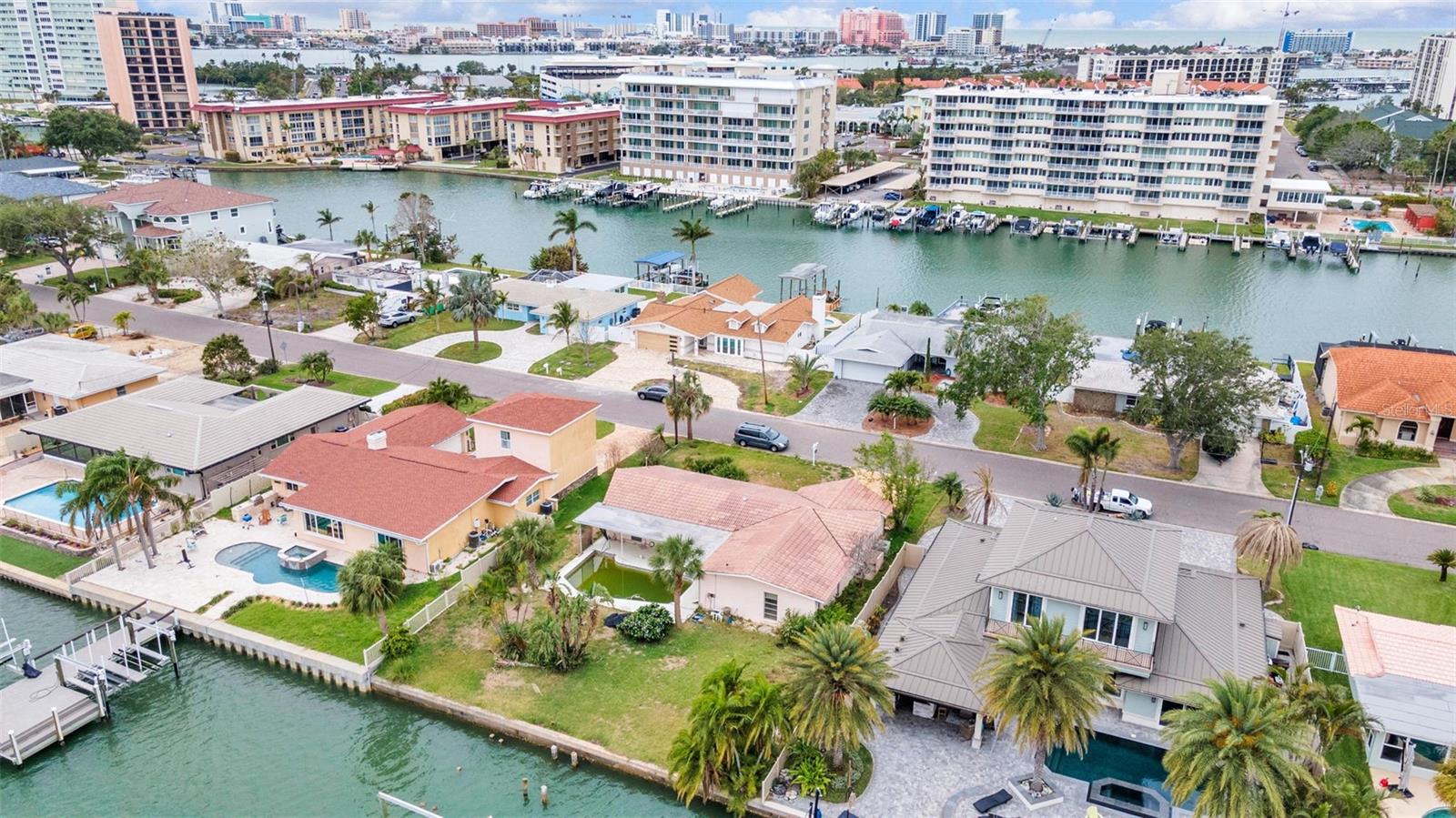 213 LEEWARD IS