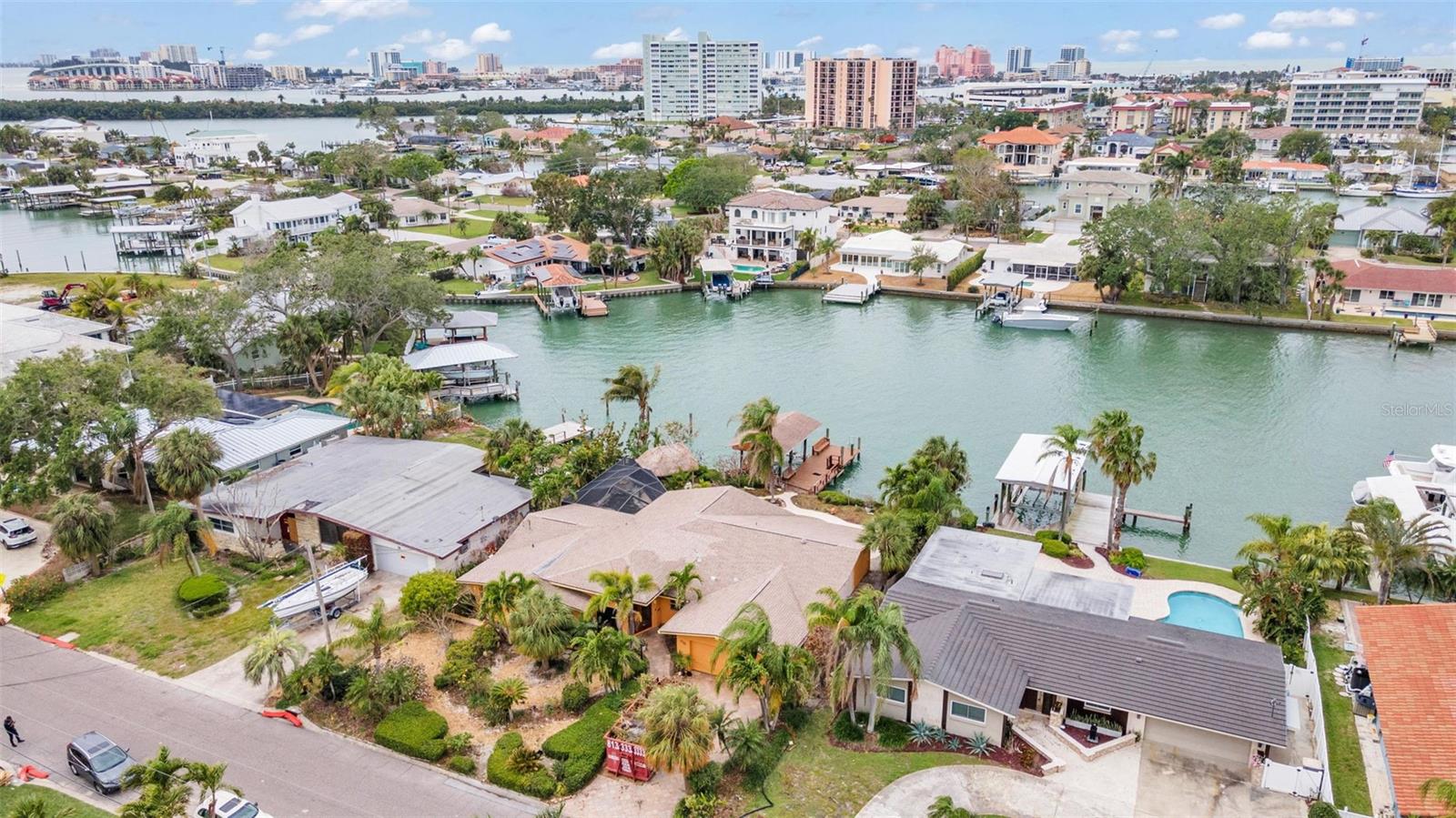 118 WINDWARD IS