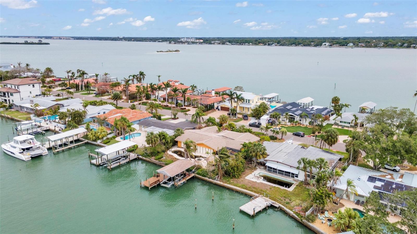 118 WINDWARD IS