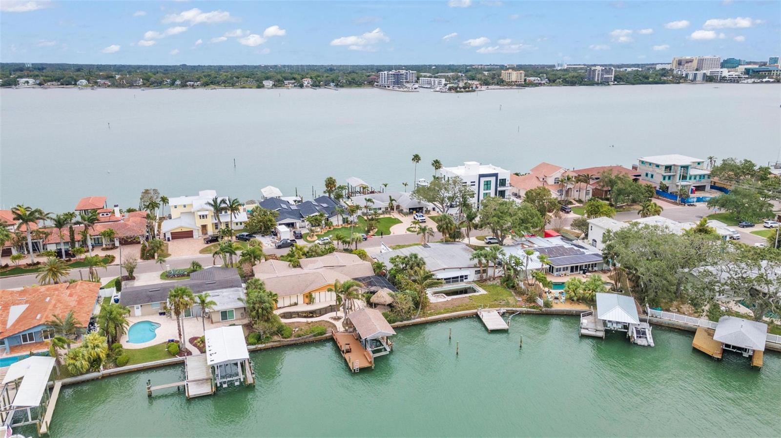 118 WINDWARD IS