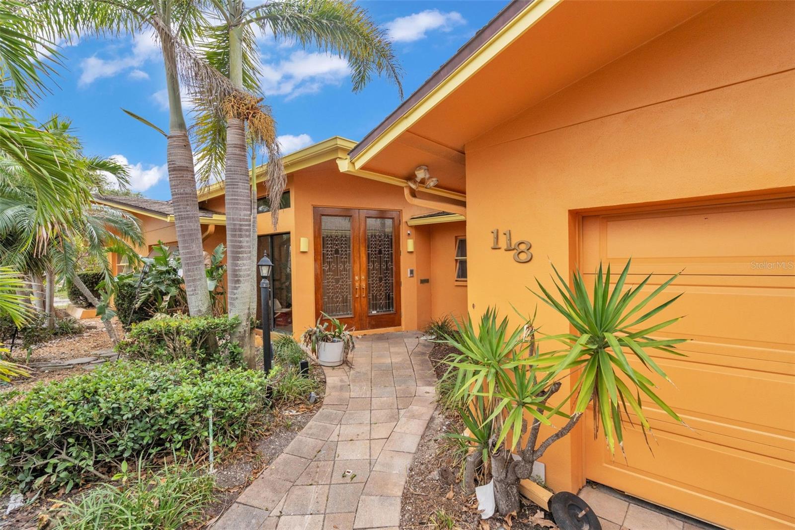 118 WINDWARD IS