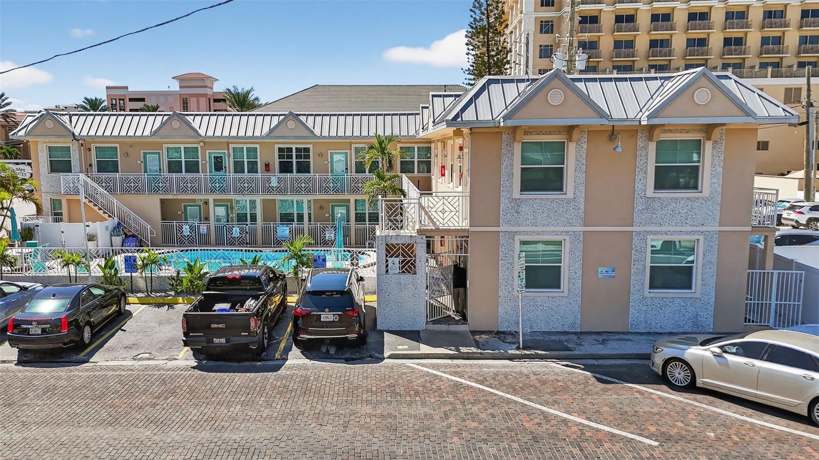 530 MANDALAY AVE #102