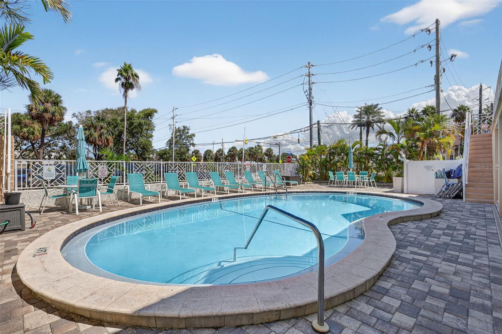 530 MANDALAY AVE #102