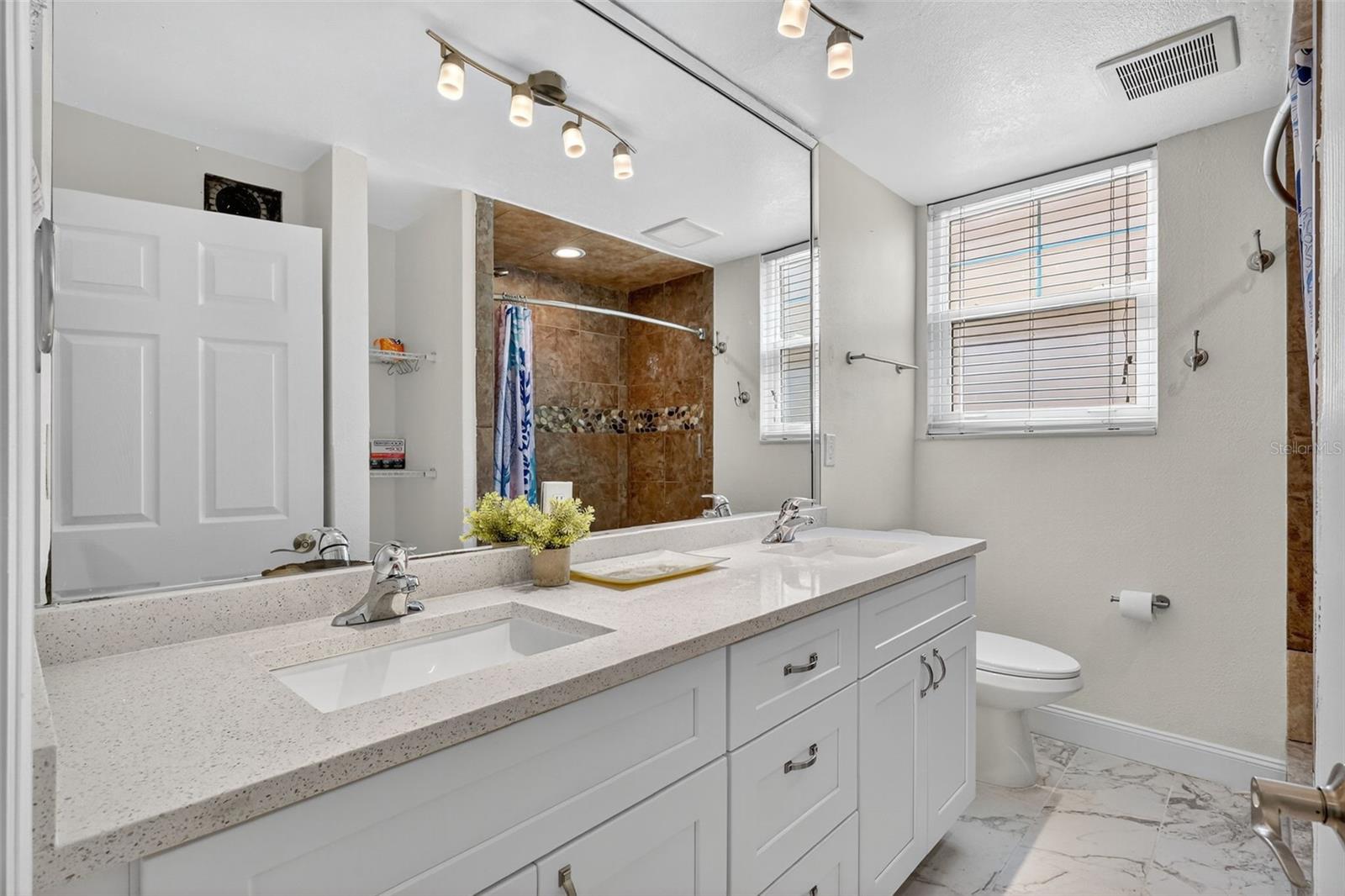 530 MANDALAY AVE #102