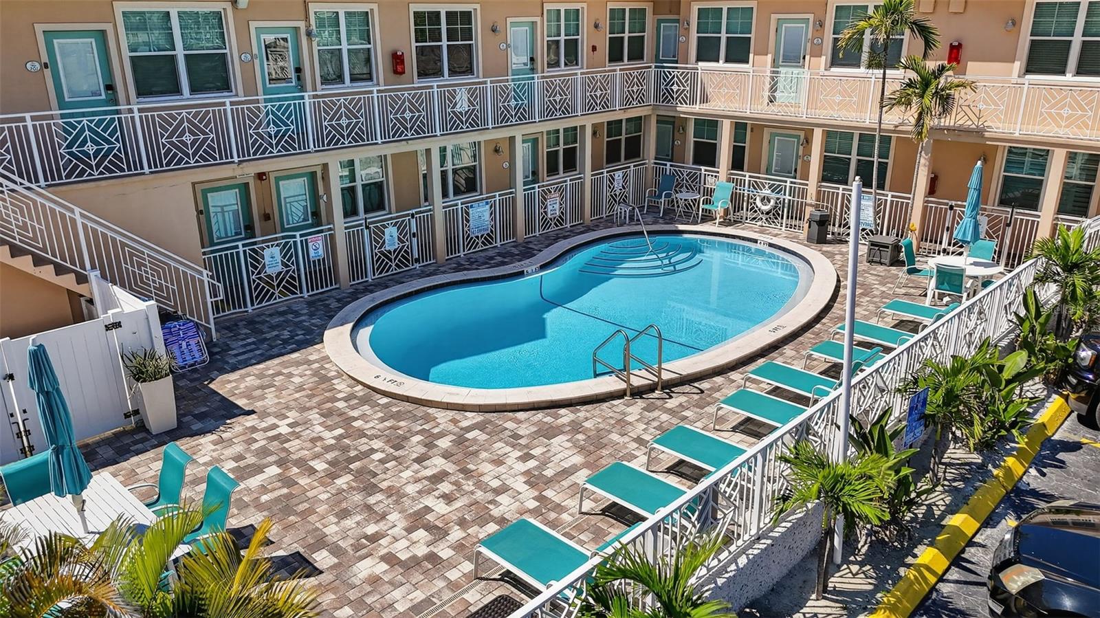 530 MANDALAY AVE #102