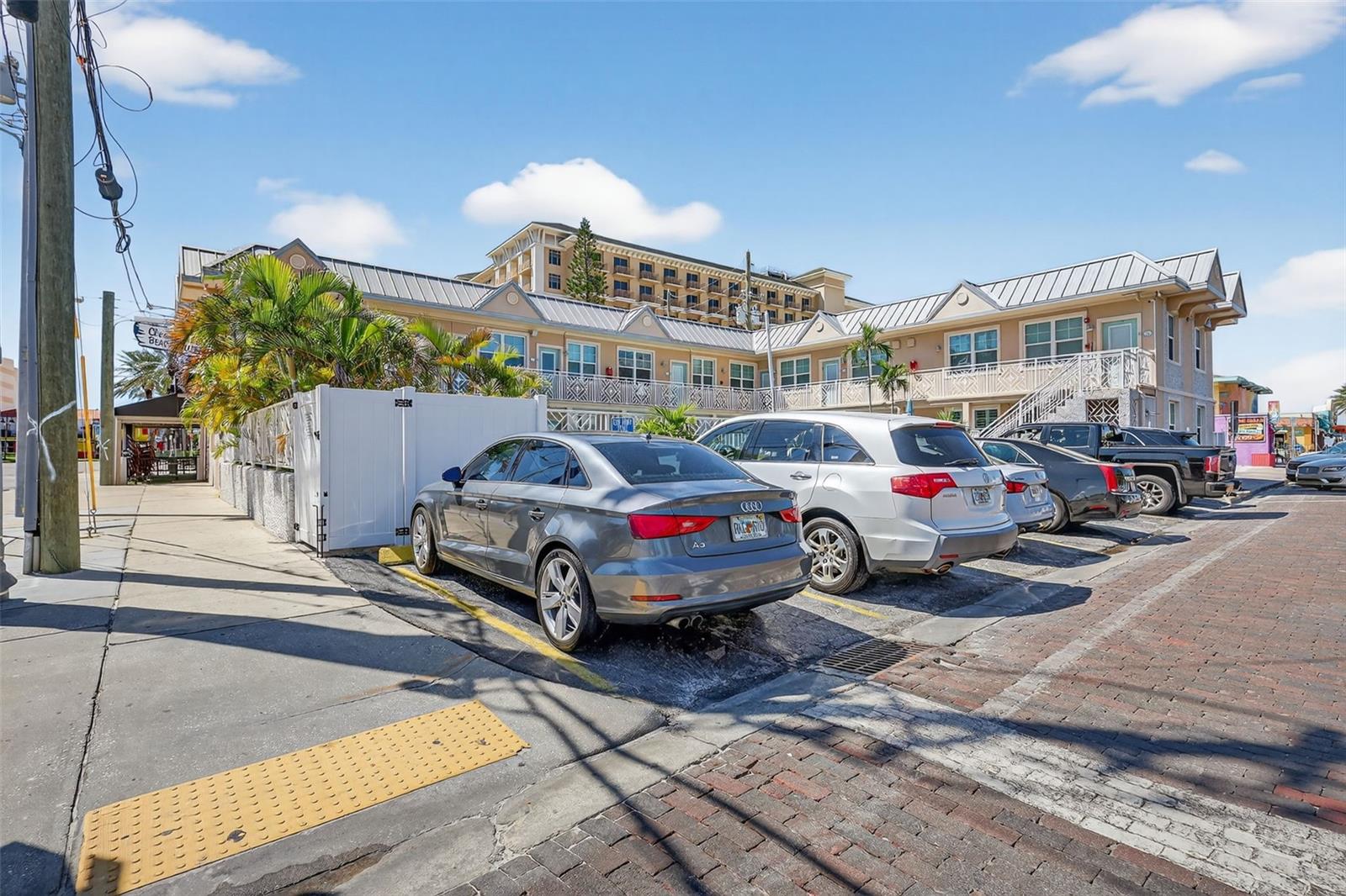 530 MANDALAY AVE #102