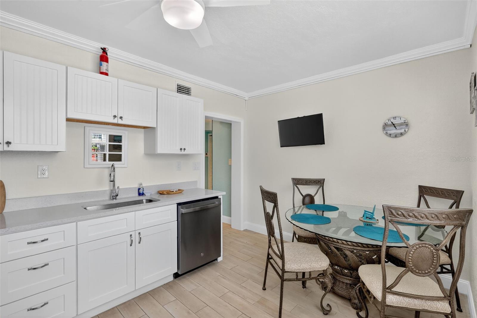 530 MANDALAY AVE #102