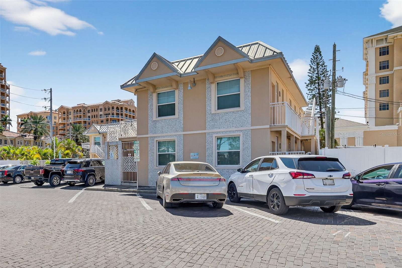 530 MANDALAY AVE #102