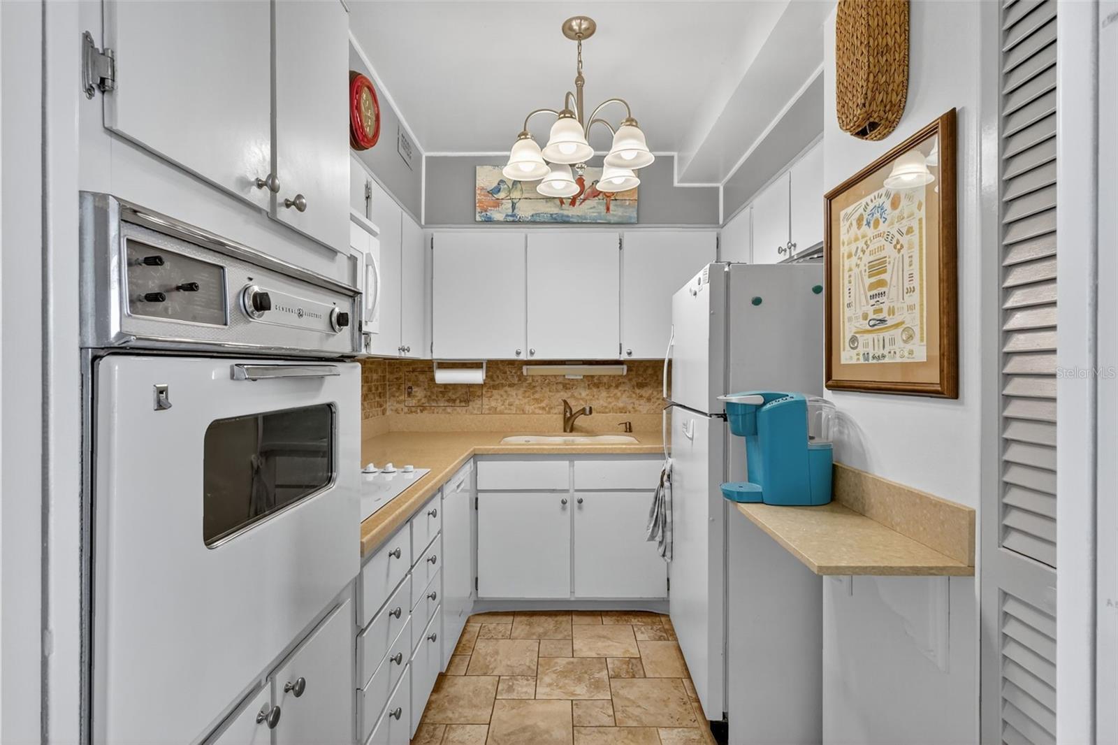 31 ISLAND WAY #408