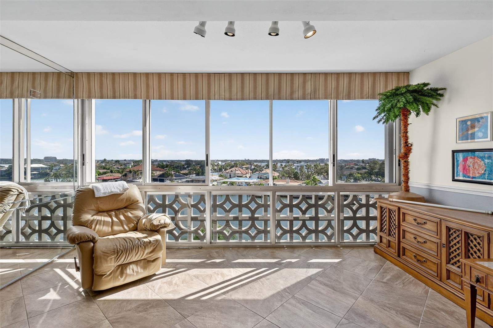 31 ISLAND WAY #408