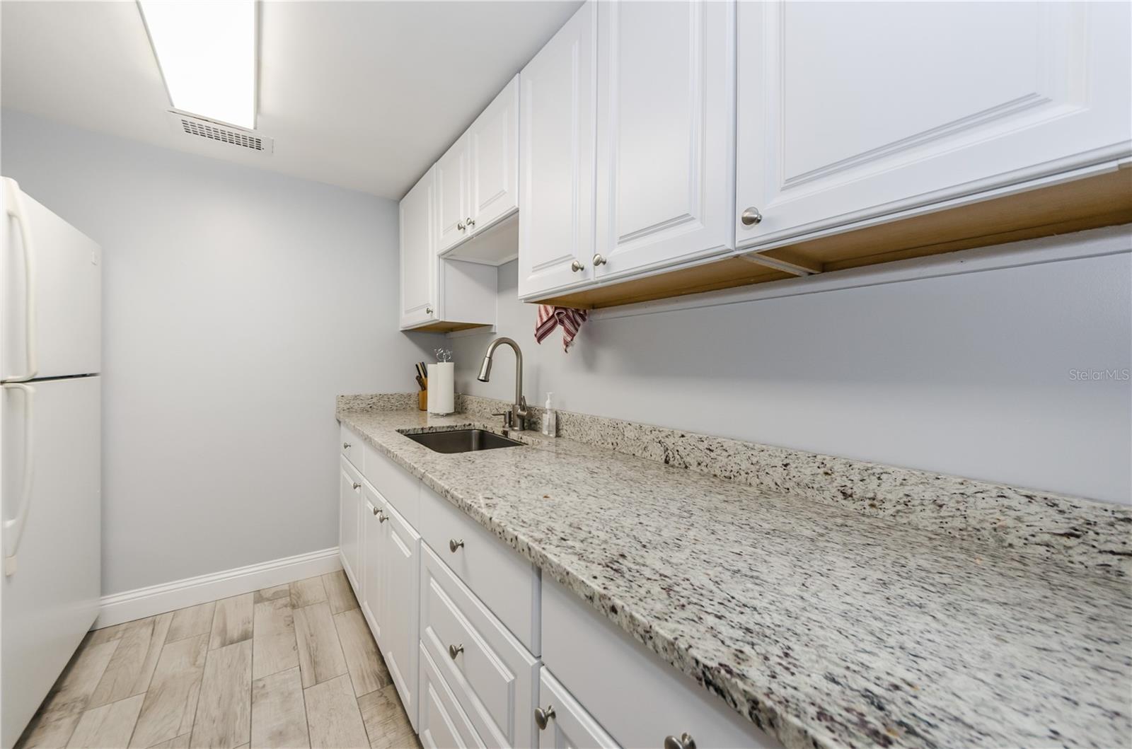 31 ISLAND WAY #408