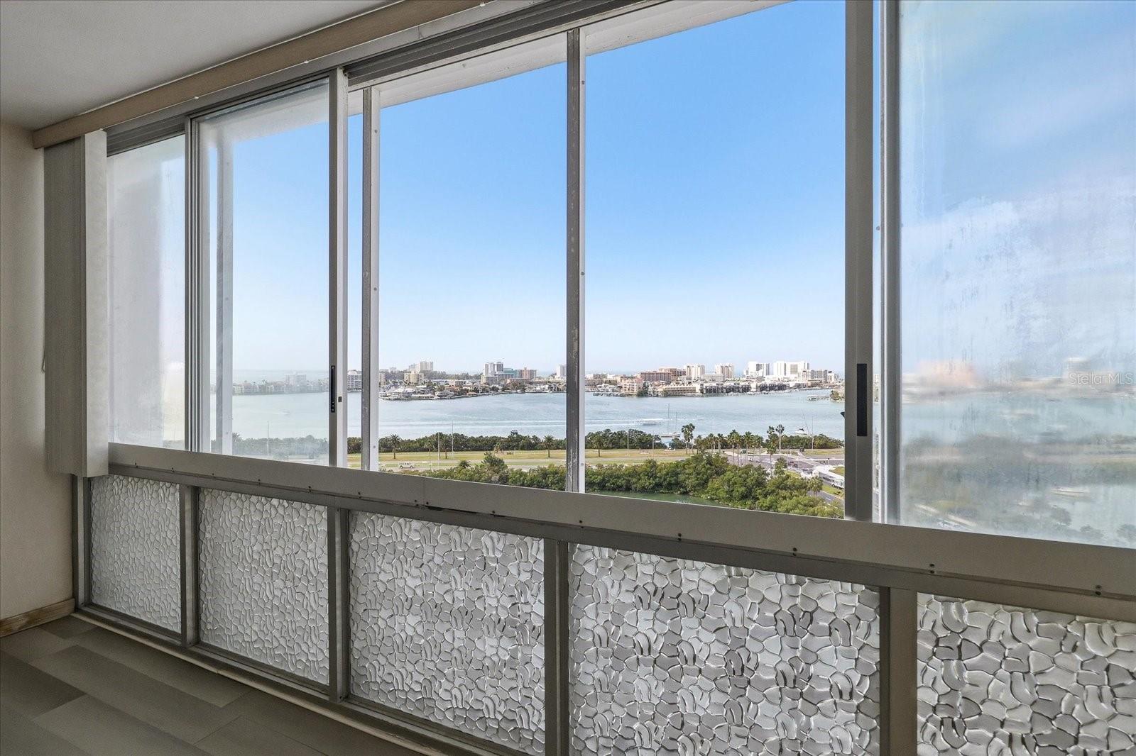 31 ISLAND WAY #1205