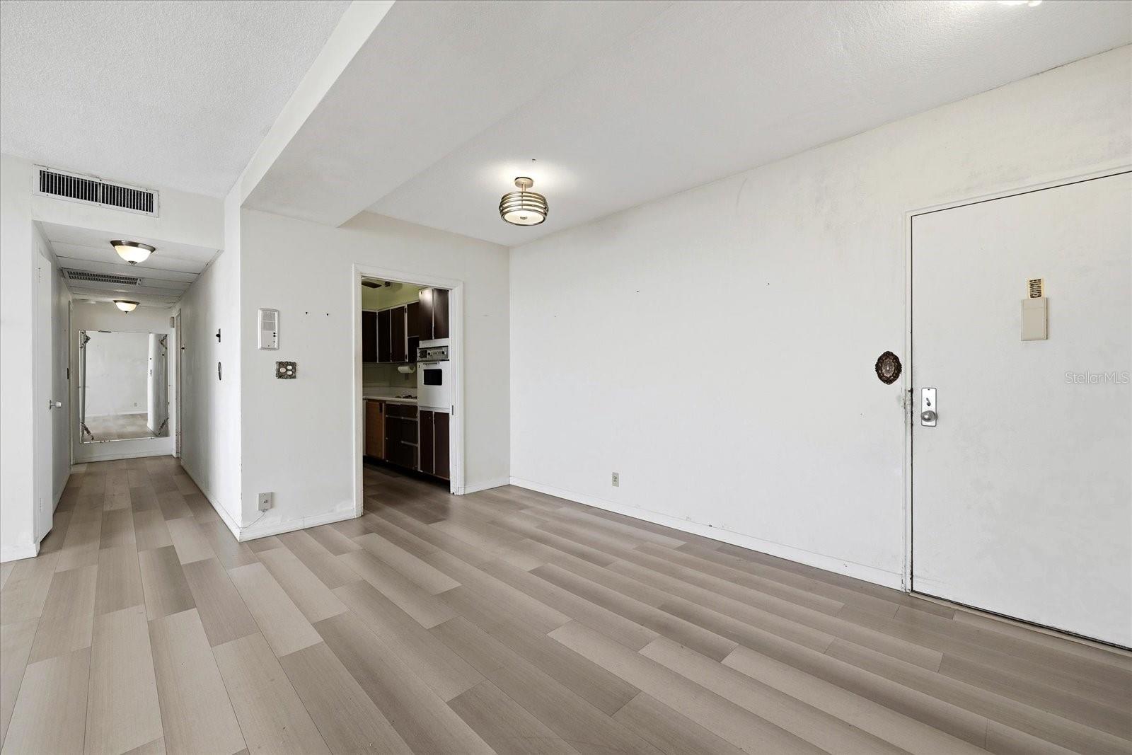 31 ISLAND WAY #1205