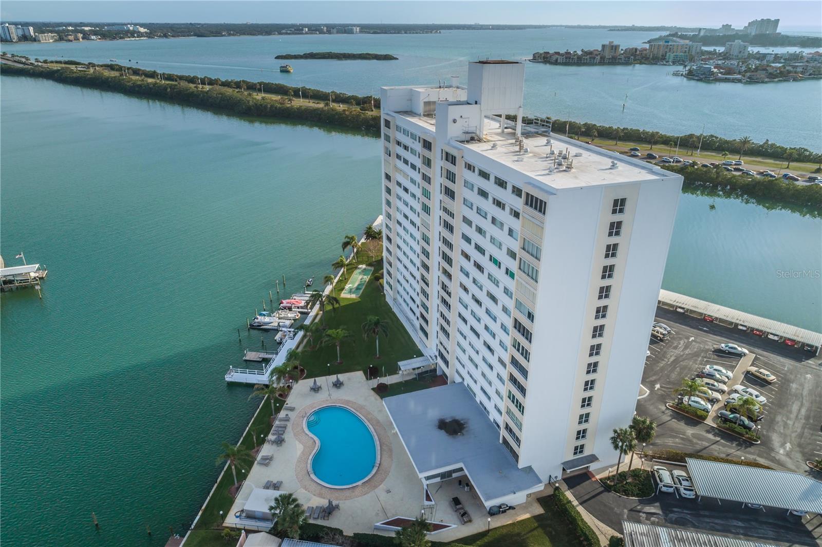 31 ISLAND WAY #1205