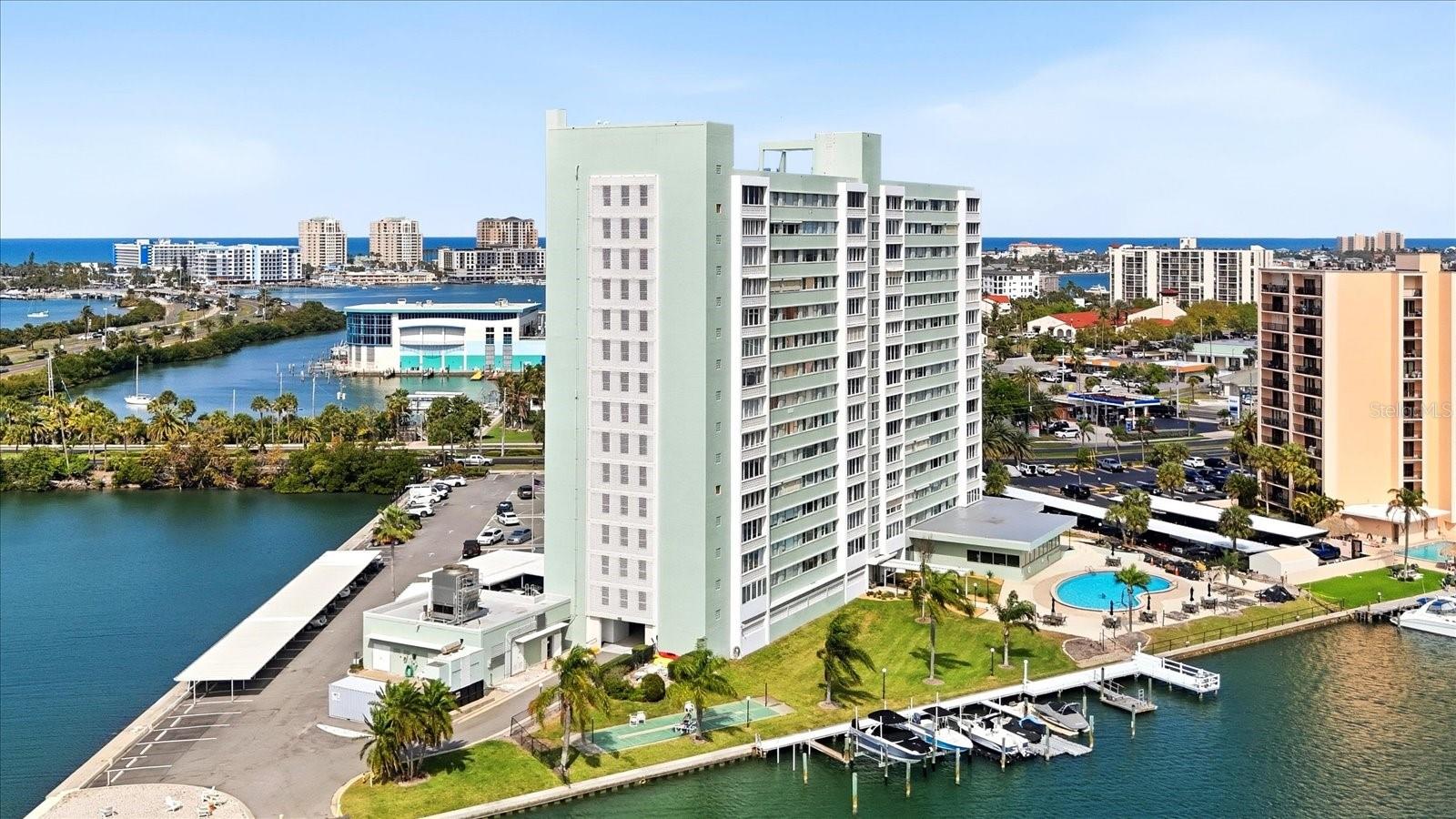 31 ISLAND WAY #1205