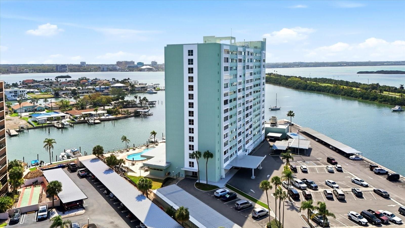 31 ISLAND WAY #1205