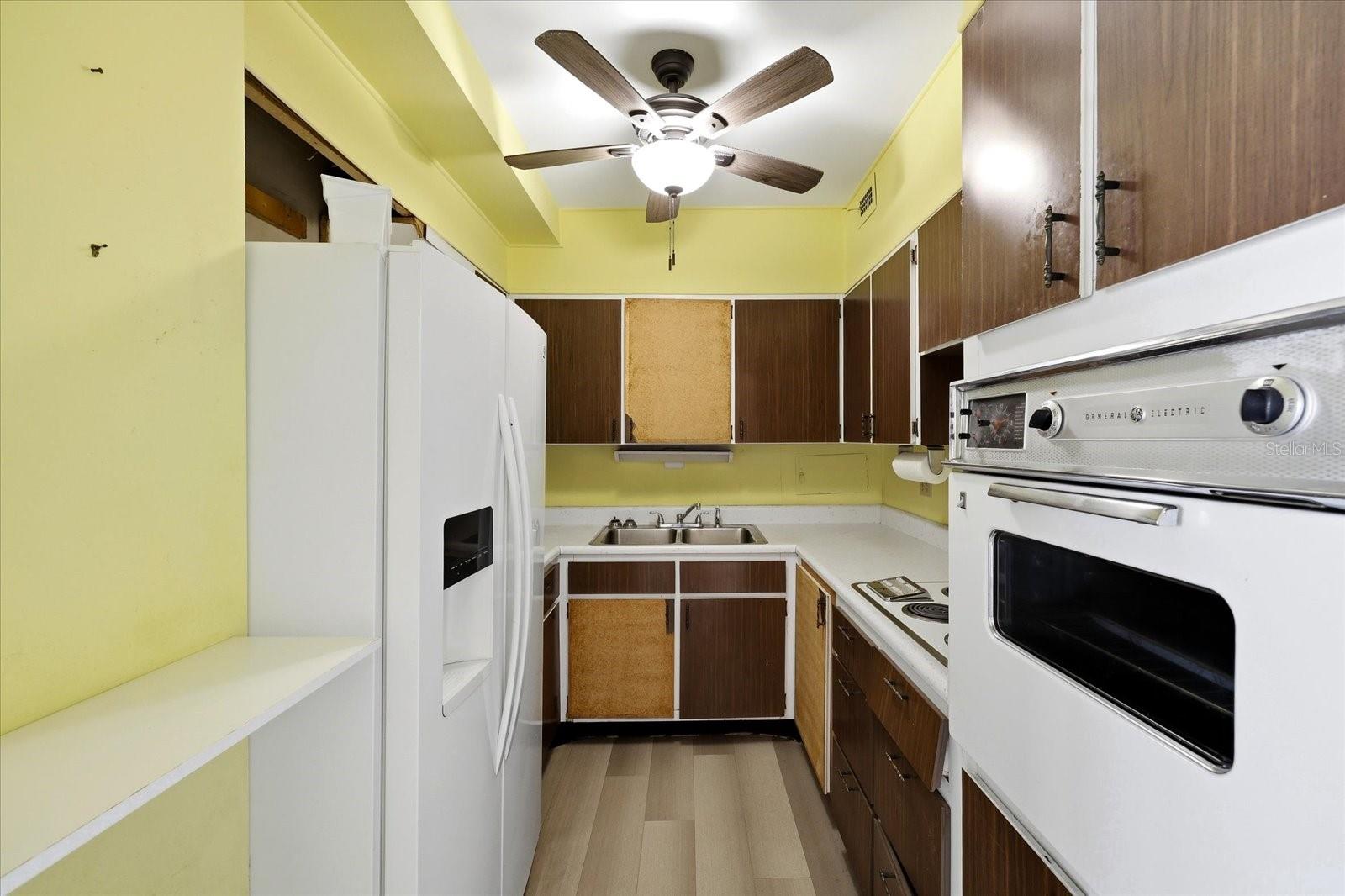31 ISLAND WAY #1205