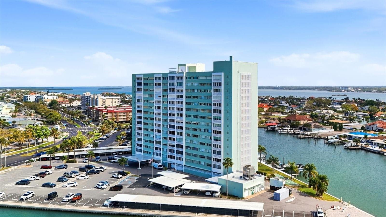 31 ISLAND WAY #1205