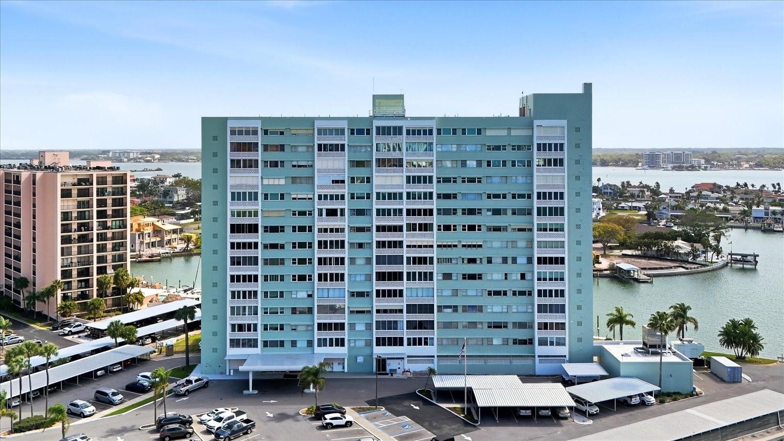 31 ISLAND WAY #1205