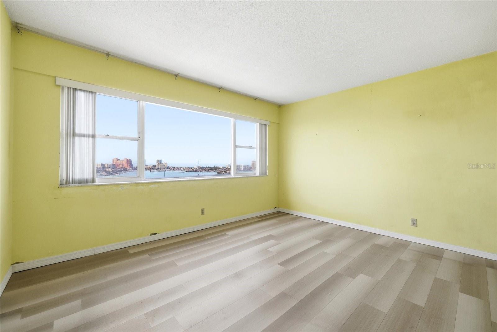 31 ISLAND WAY #1205