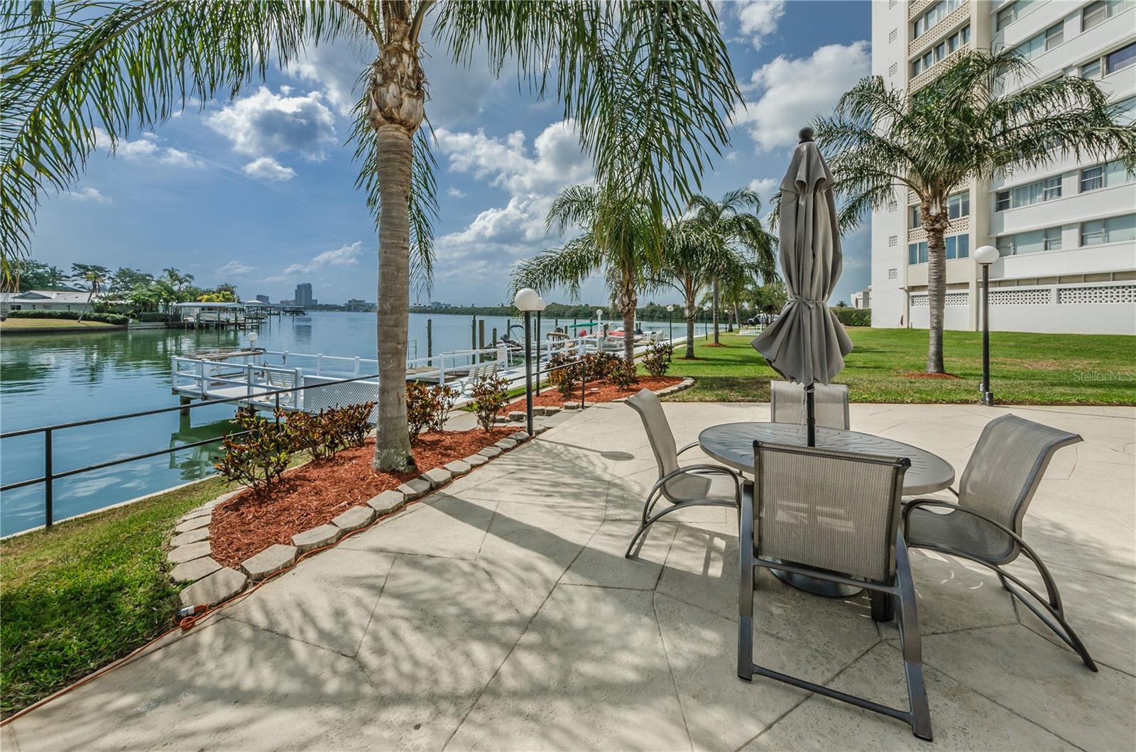 31 ISLAND WAY #1205