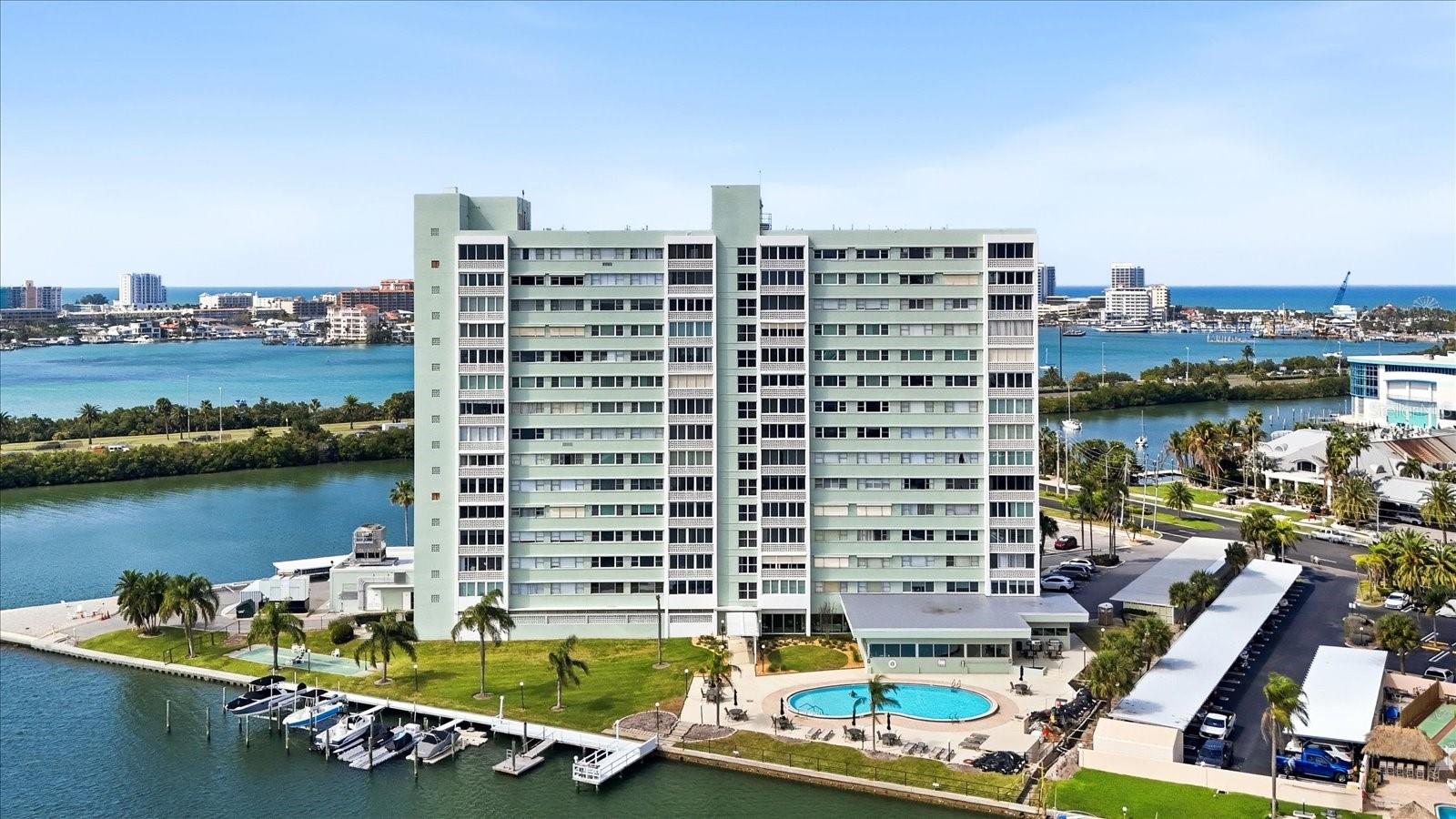 31 ISLAND WAY #1205