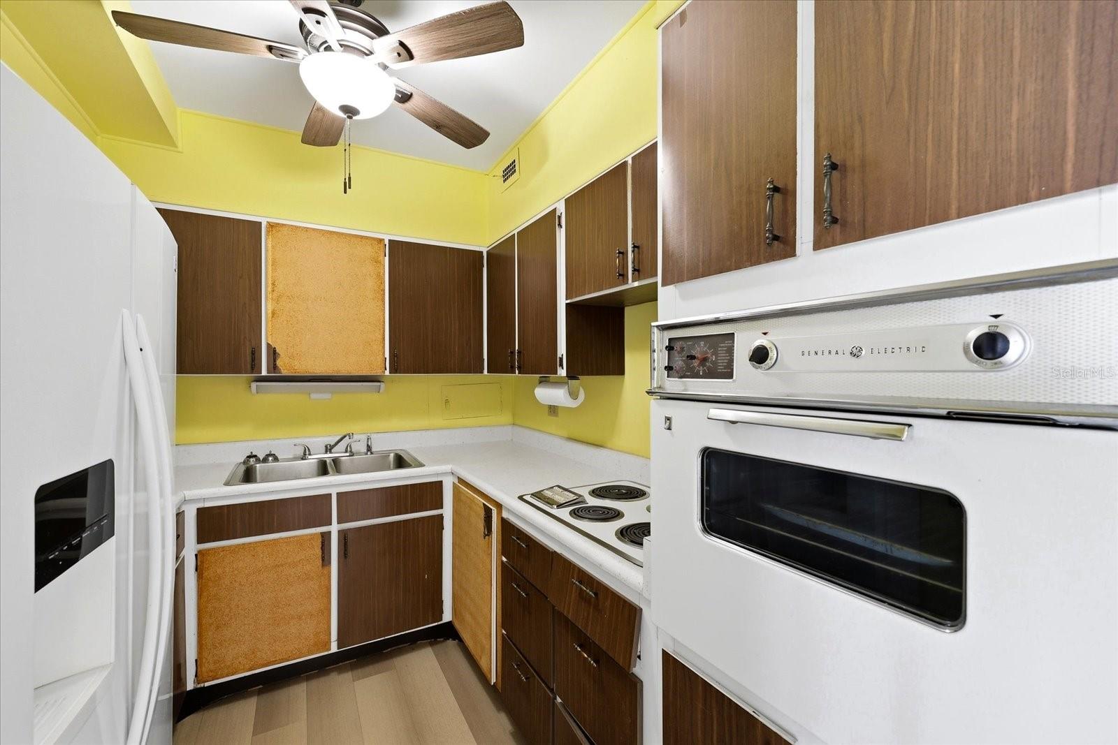 31 ISLAND WAY #1205