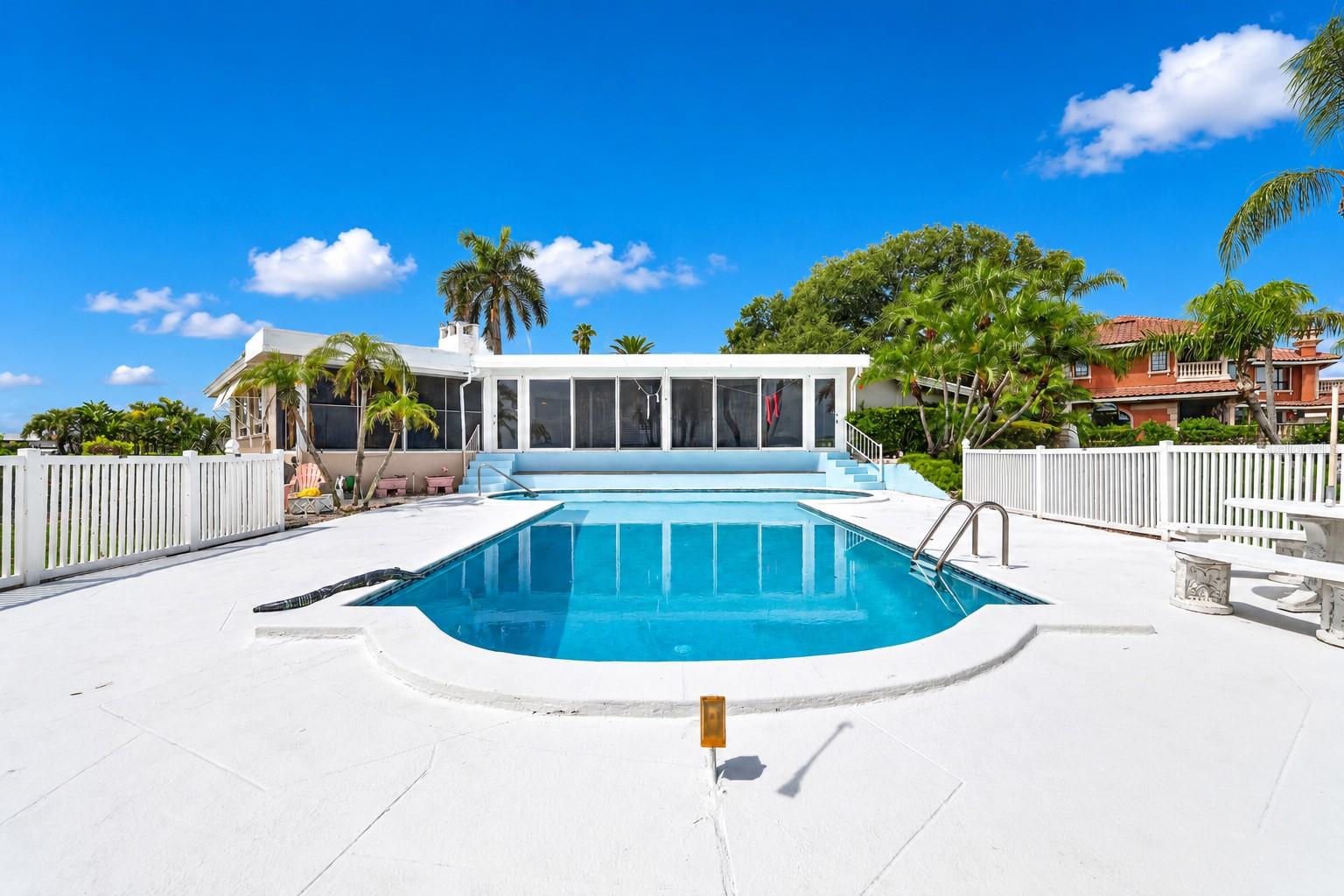891 ISLAND WAY
