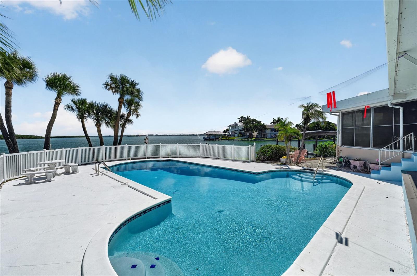 891 ISLAND WAY