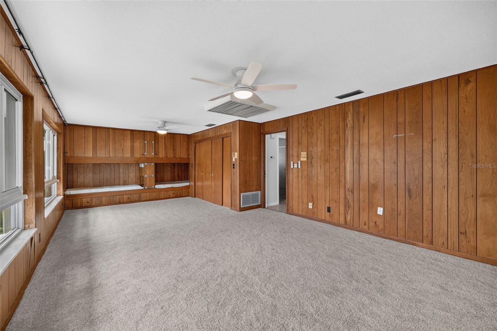 891 ISLAND WAY