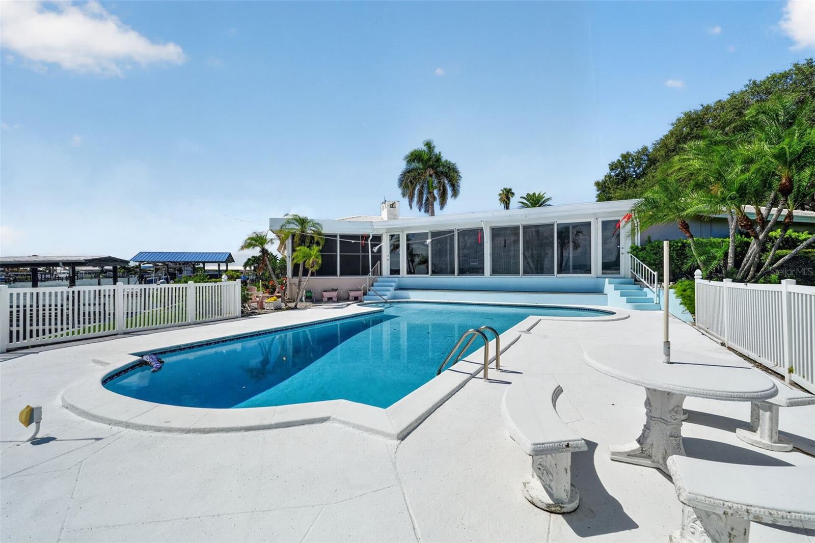 891 ISLAND WAY